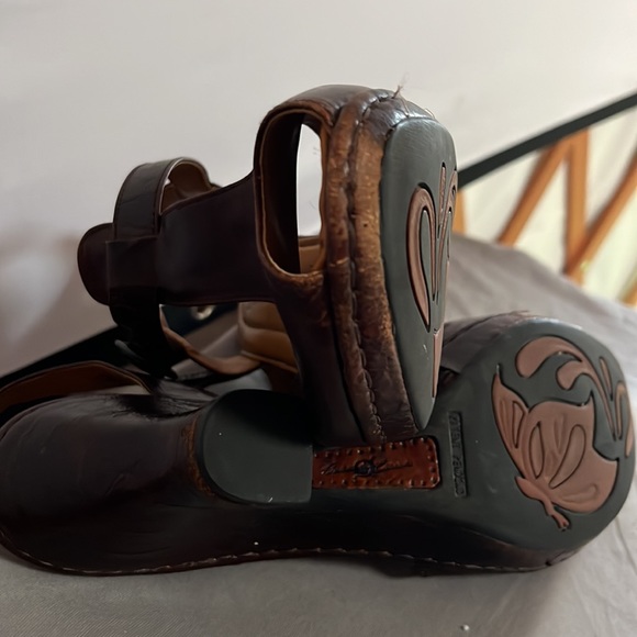 Born Crown Brown Leather Sandals women’s size 10 cross strap heels peep toe Boho - Picture 8 of 9